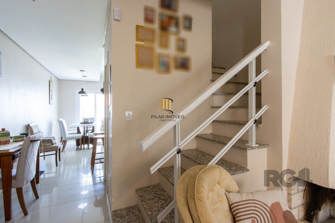 Casa 2 dormitórios no bairro Guarujá