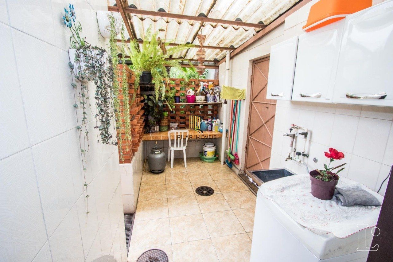 Casa para Venda - 485m², 4 dormitórios, sendo 1 suites, 3 vagas - Cristal