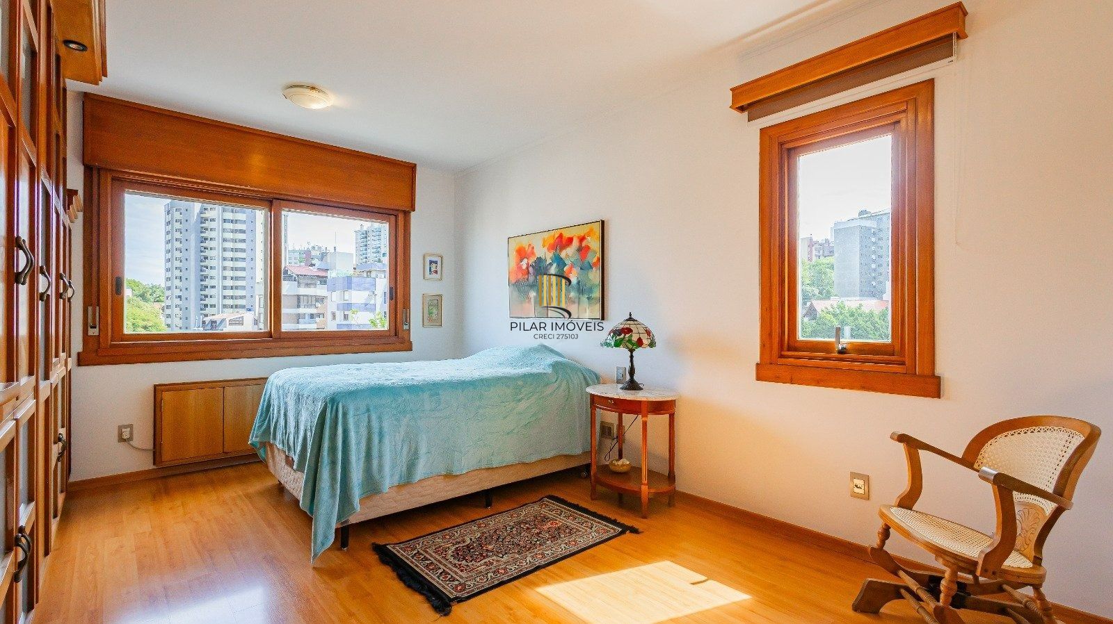 Apartamento com três quartos e três vagas, no bairro Bela Vista