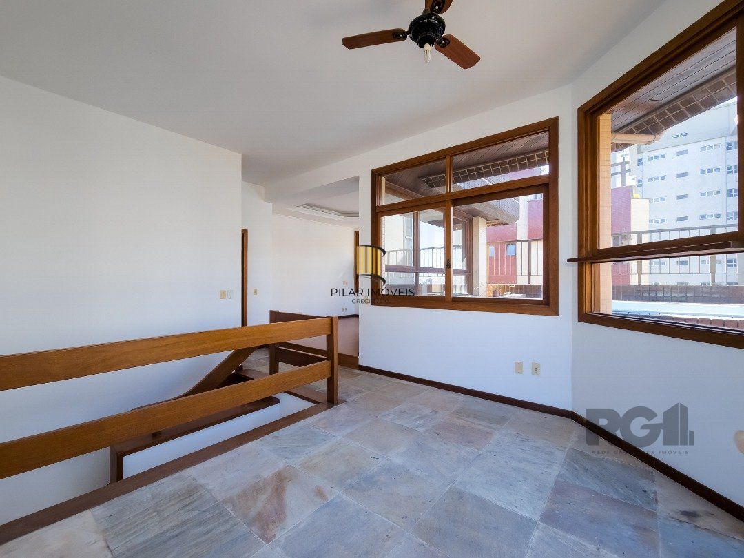 Cobertura com 222m² privativos, 3 quartos, 1 suite, lareira, piscina, 2 vagas no Bairro Rio Branco