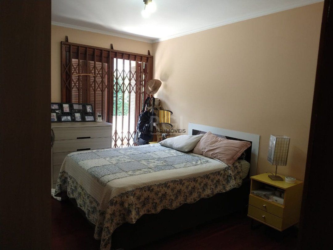 Casa Condominio para Venda - 308m², 5 dormitórios, sendo 1 suites, 3 vagas - Nonoai