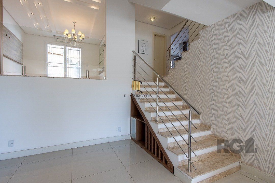 Casa 4 dormitórios no bairro Nonoai