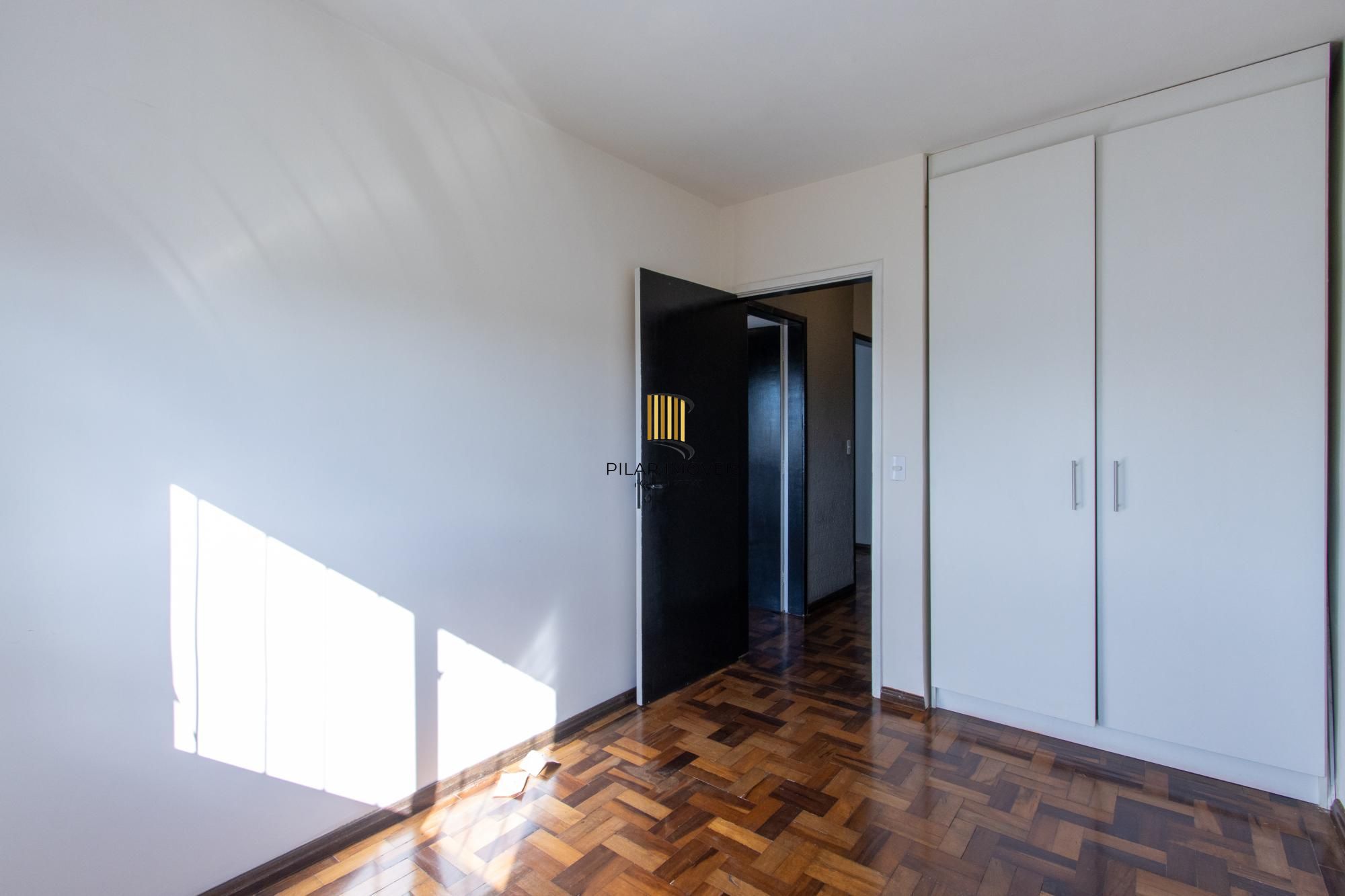 Apartamento de 3 quartos reformado, 1 banheiro - Bairro Camaquã.