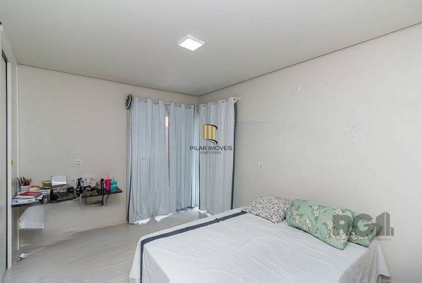 Casa 3 dormitórios no bairro Azenha