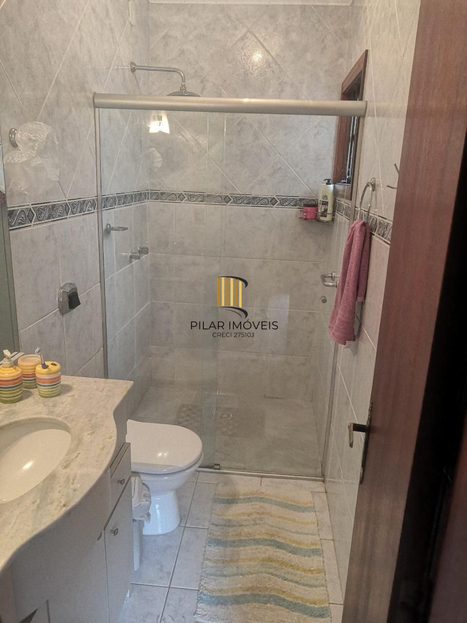 Casa de Condomínio com 3 dormitórios e 2 vagas em Ipanema