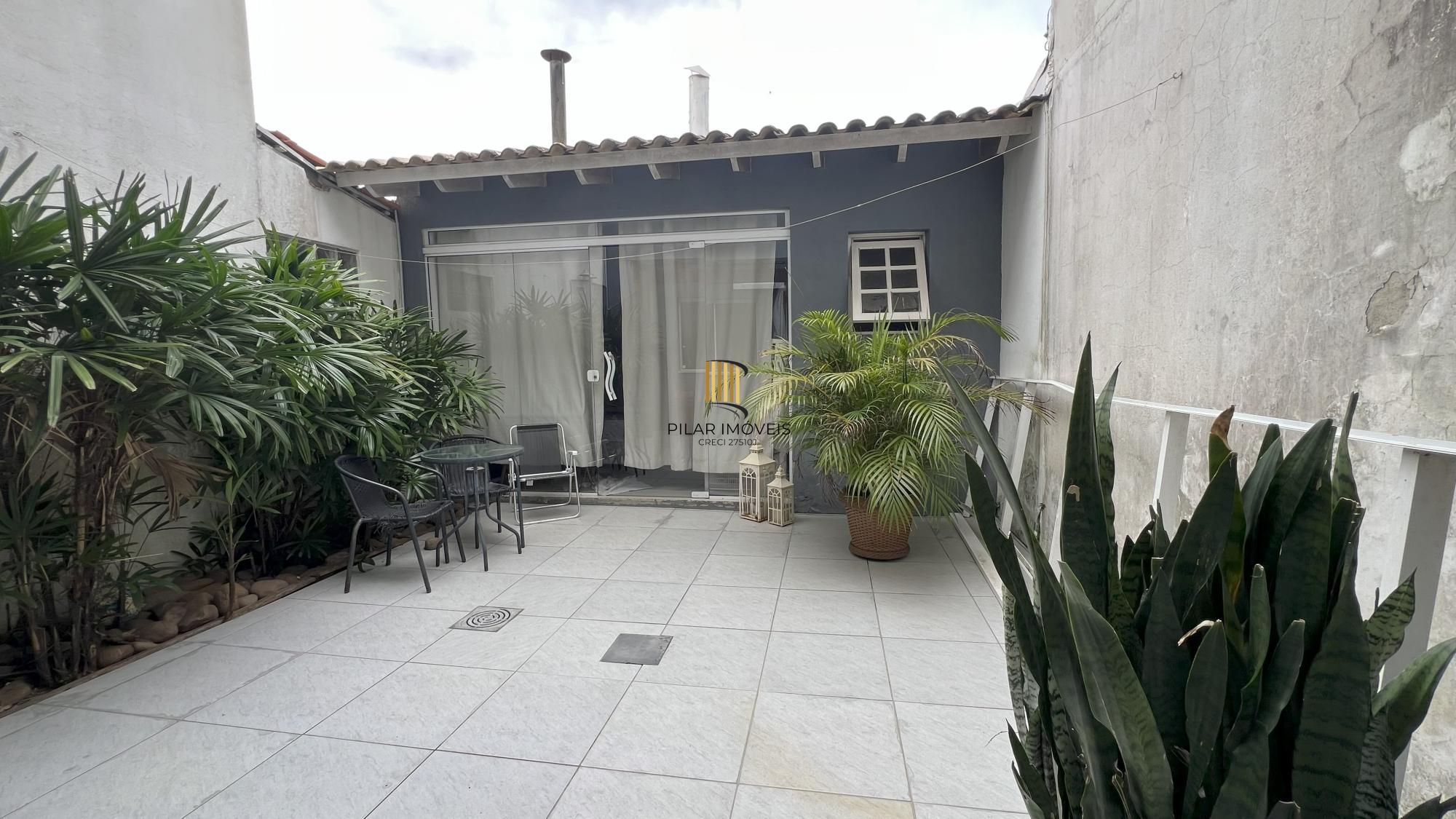 Casa 2 dormitórios no bairro Hípica