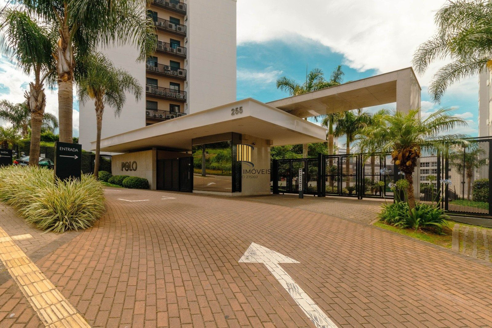 Apartamento 136 m² 3 suítes e 3 vagas de garagem no bairro Chácara das Pedras.