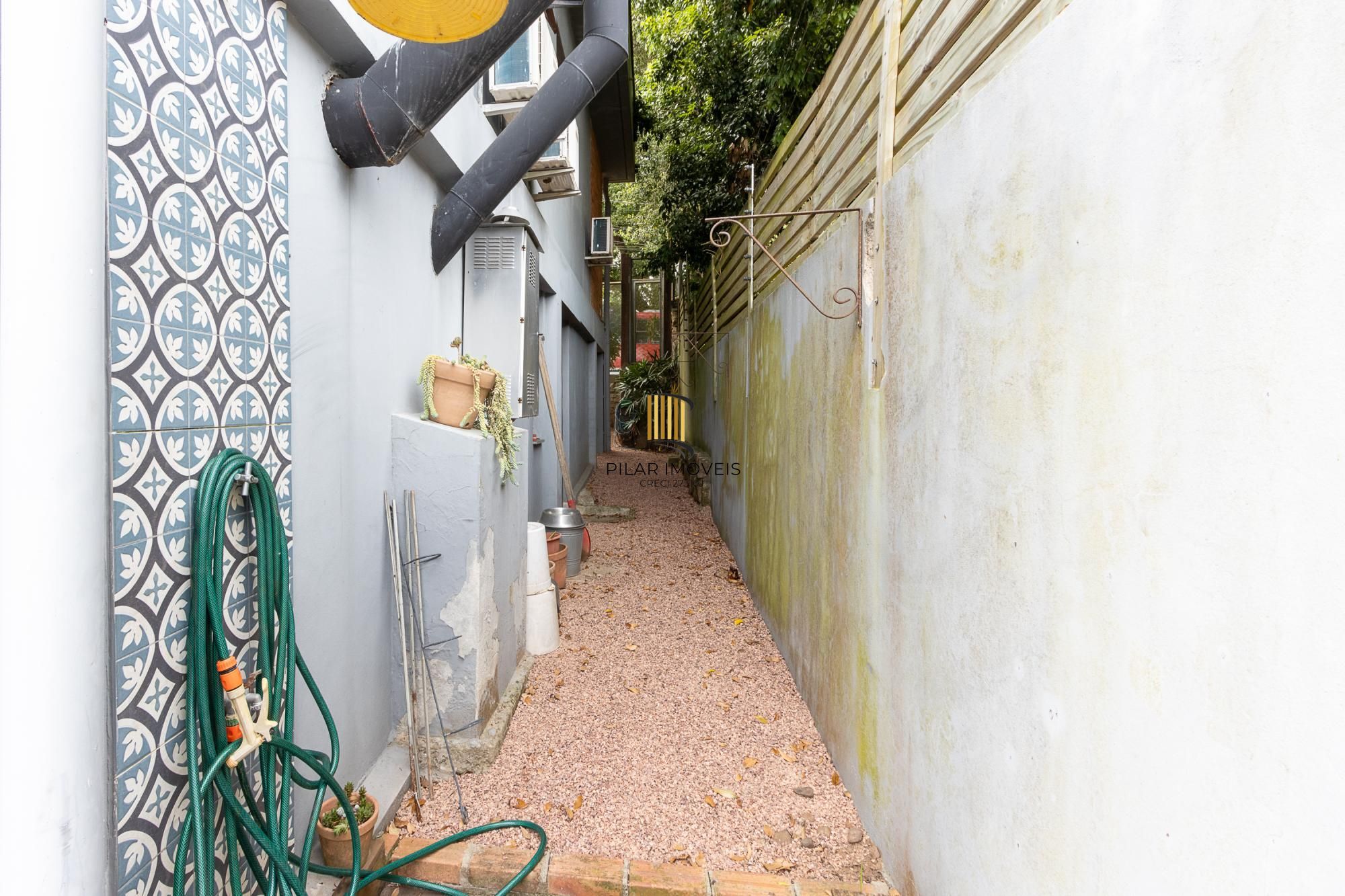 Casa com 6 quartos à venda  bairro Espírito Santo, Porto Alegre.