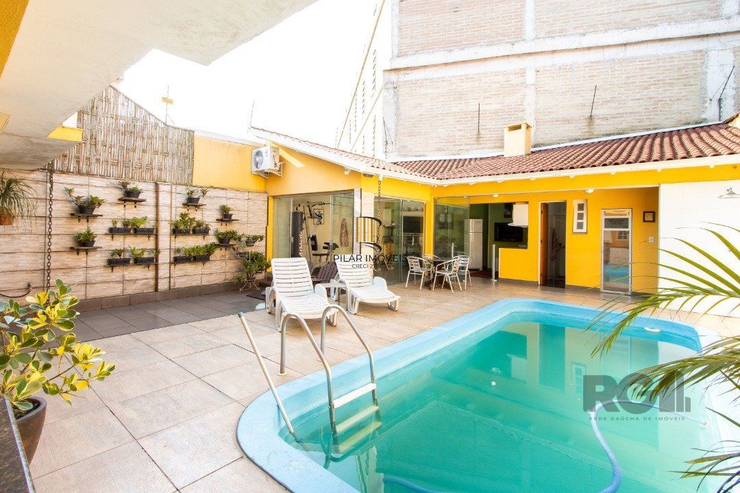 Casa para Venda - 254m², 4 dormitórios, sendo 3 suites, 5 vagas - Espirito Santo