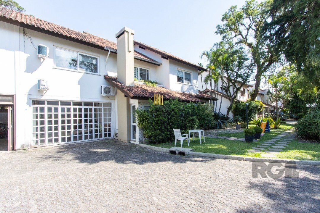 Casa de Condomínio 3 dormitórios no bairro Pedra Redonda