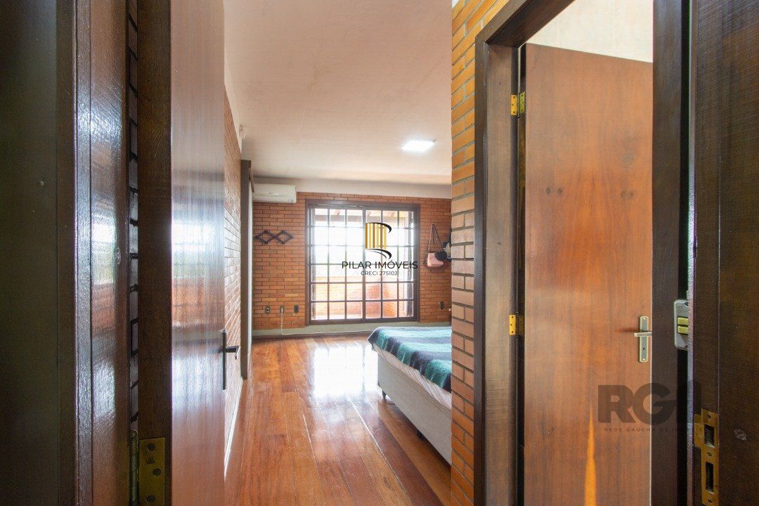 Casa para Venda - 220m², 3 dormitórios, sendo 2 suites, 5 vagas - Espirito Santo