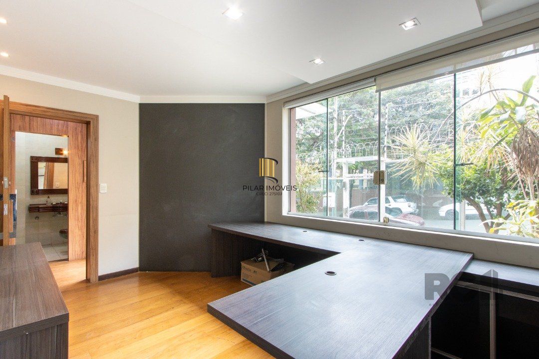 Excelente casa comercial com aproximadamente 300m² de área construída
