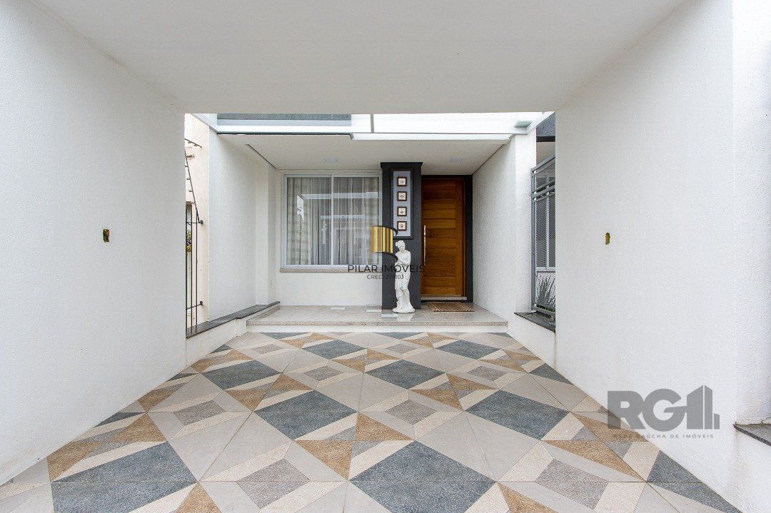 casa possui 3 suítes, 2 com closet