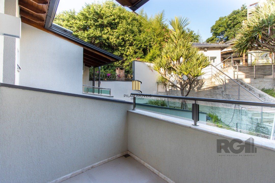Casa com 5 suites com area privativa 714,00