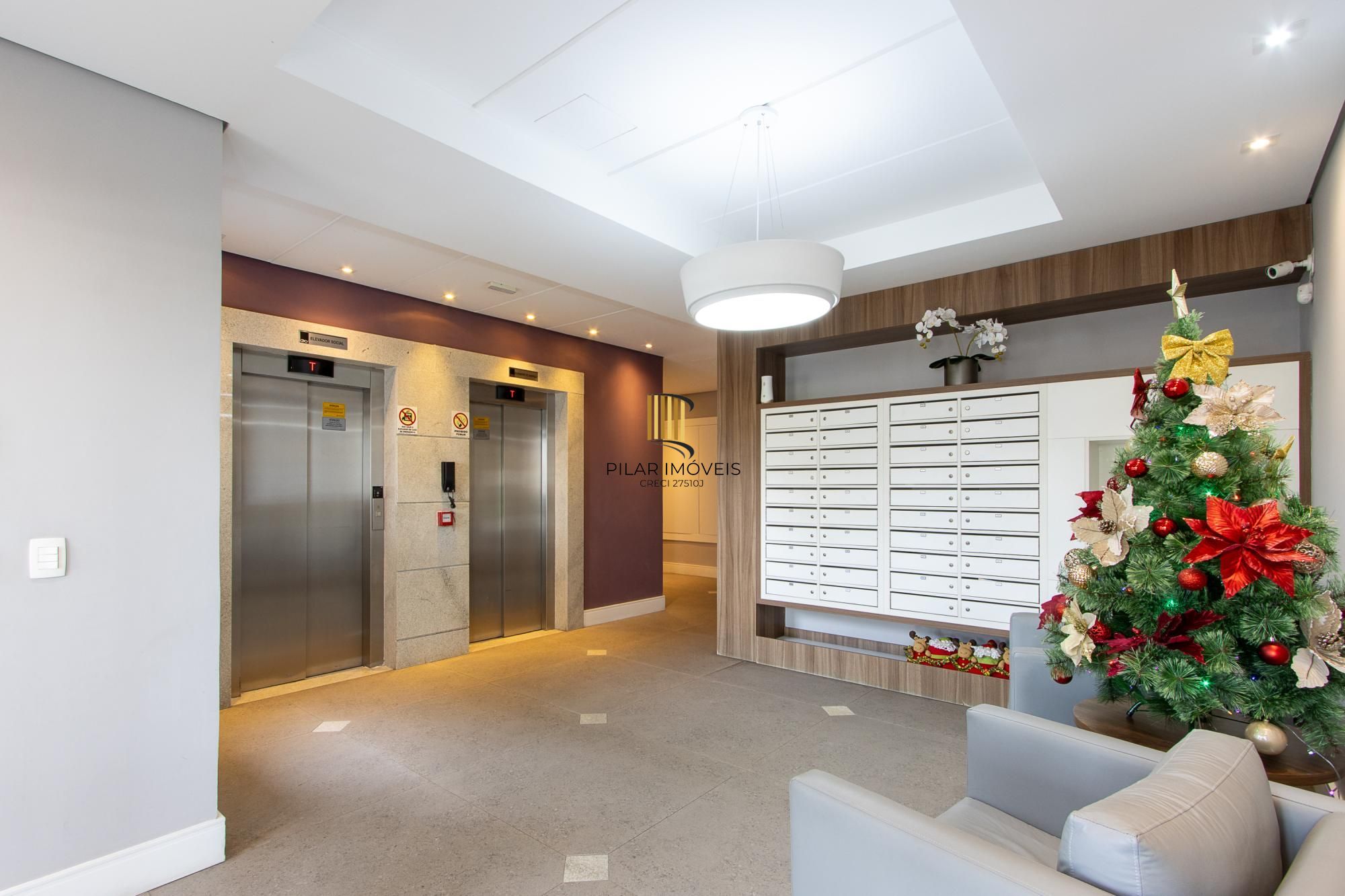 Apartamento de 2 dormitórios com suíte, churrasqueira e infraestrutura completa na Zona Sul de Porto Alegre.