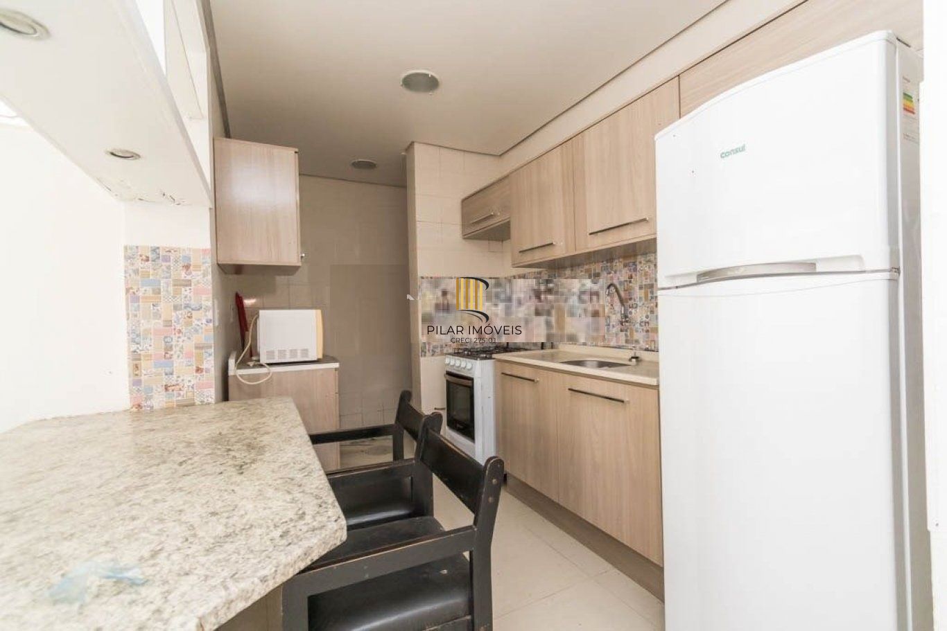 Apartamento de 1 dormitório, com um pequeno pátio no bairro Centro Histórico.