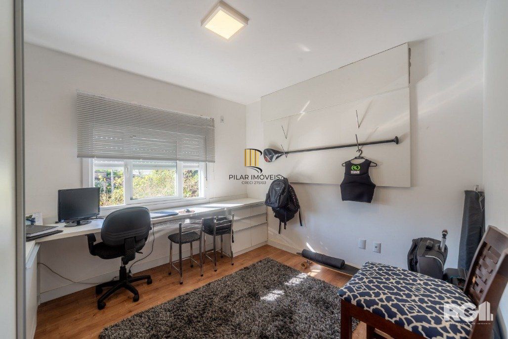 Casa, totalmente mobiliada, 3 dormitórios, 1 uma suíte com closet e sacada