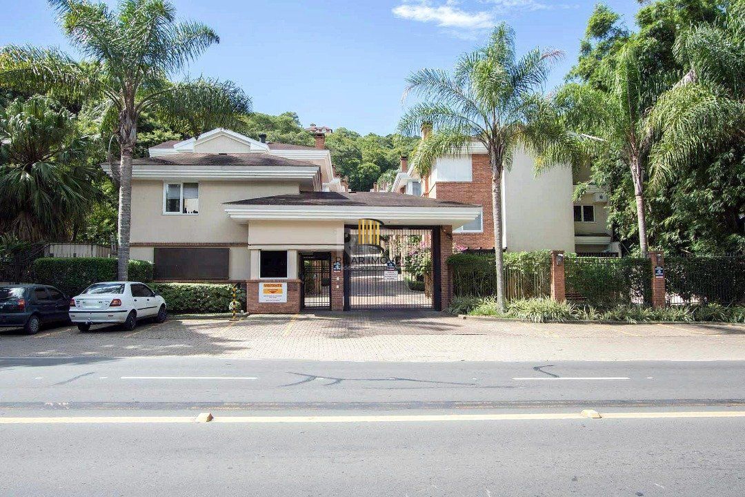 Casa Condominio para Venda - 380m², 3 dormitórios, sendo 3 suites, 4 vagas - Pedra Redonda