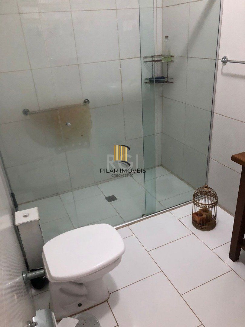 Casa para Venda com 3 dormitórios, sendo 1 suites e 3 vagas no bairro Guarujá