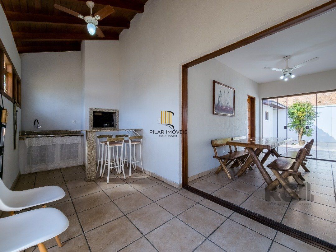 Casa 4 dormitórios no bairro Glória