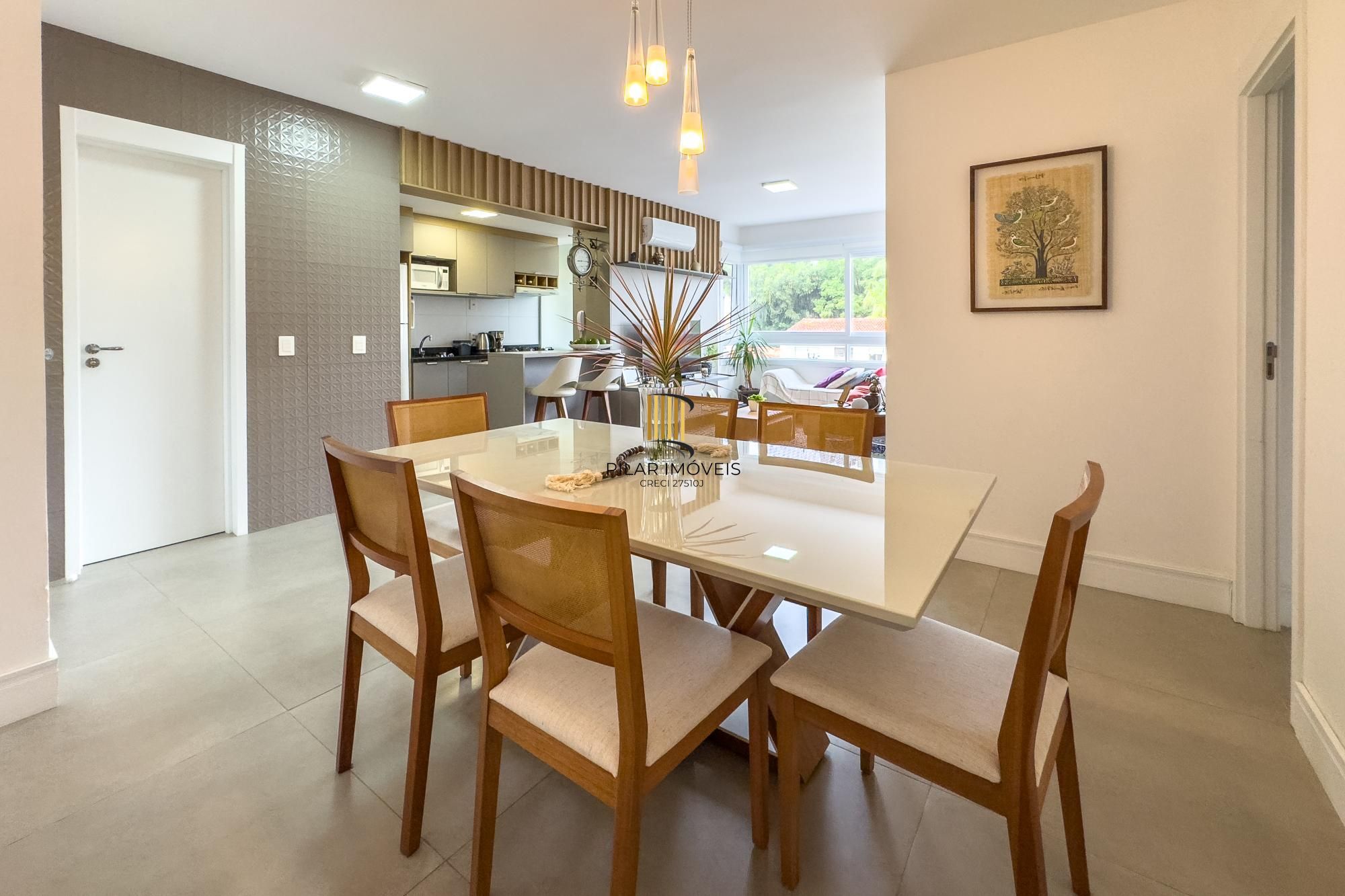 Apartamento 03 Suítes bairro Cristal, 88,97m² de área privativa, semimobiliada e 02 vagas de garagens cobertas.