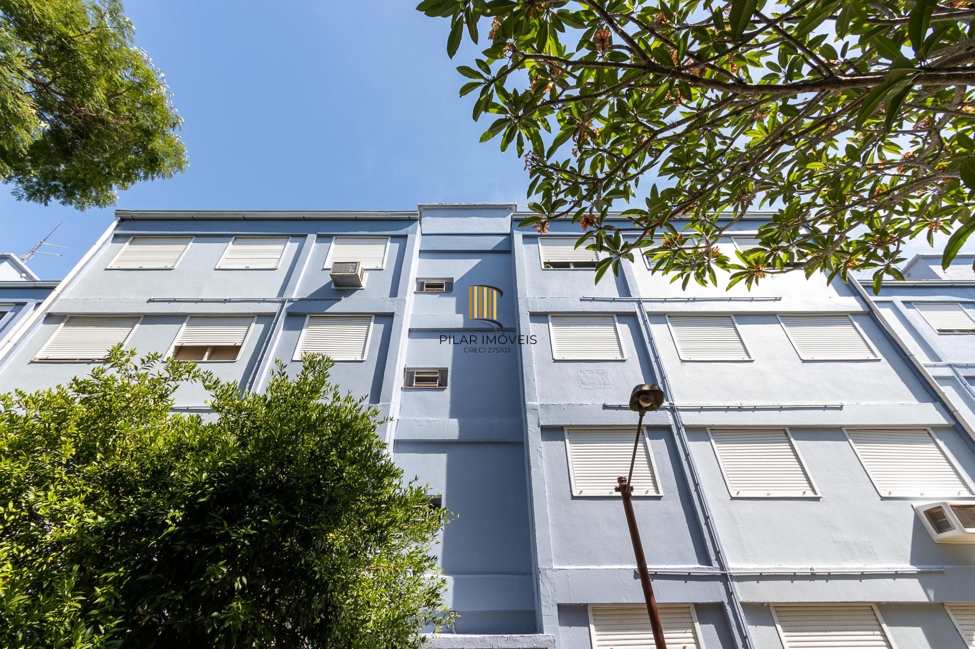 APARTAMENTO REFORMADO, 3 QUARTOS, 1 VAGA ROTATIVA - BAIRRO CAMAQUÃ