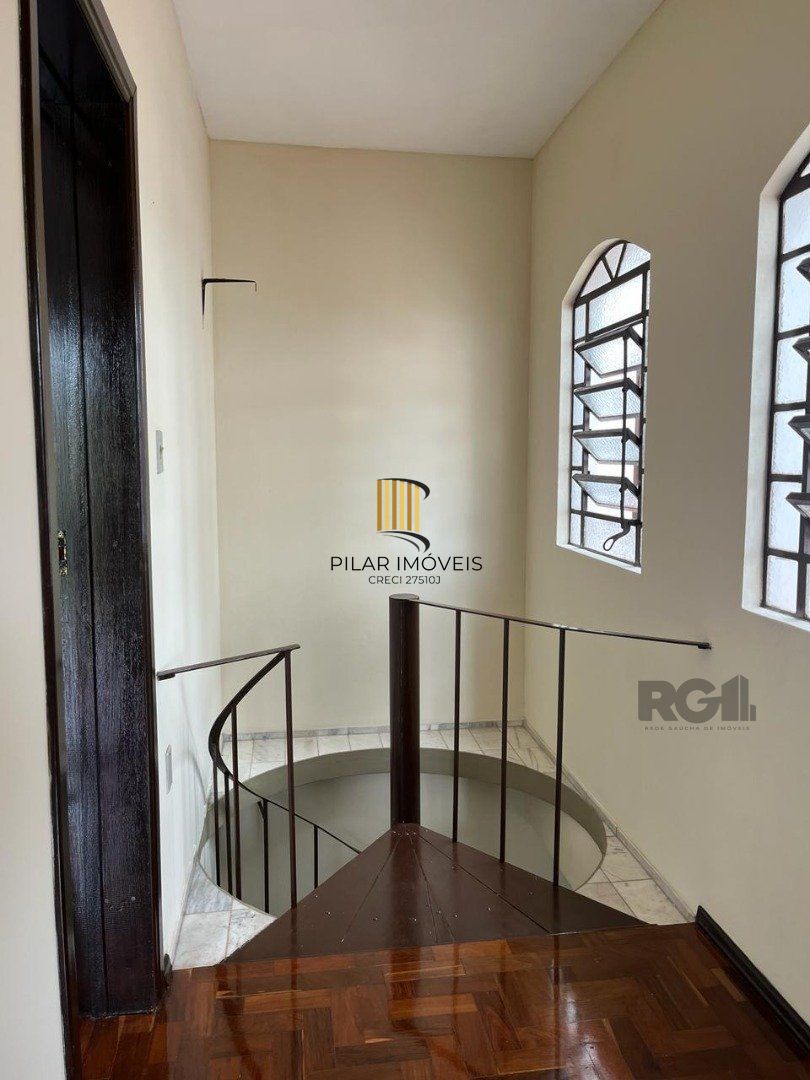 Casa 3 dormitórios no bairro Restinga