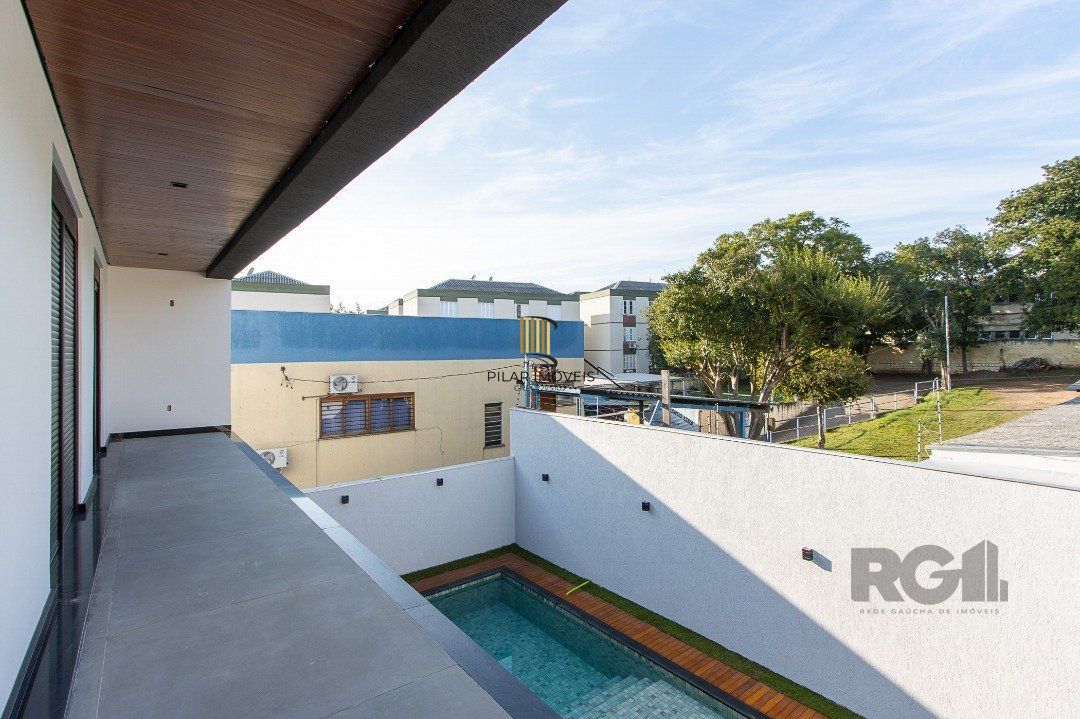 Casa 3 dormitórios no bairro Medianeira