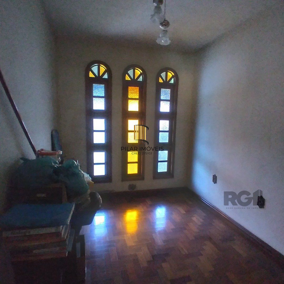 Casa 4 dormitórios no bairro Restinga