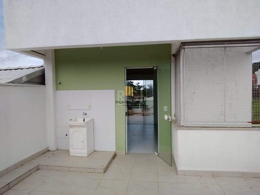 Casa linda com vista para o Rio com 3 pavimentos  com duas suíte