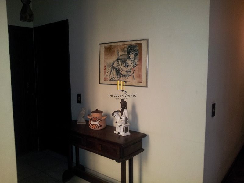 Casa para Venda - 400m², 3 dormitórios, sendo 1 suites, 2 vagas - Cristal