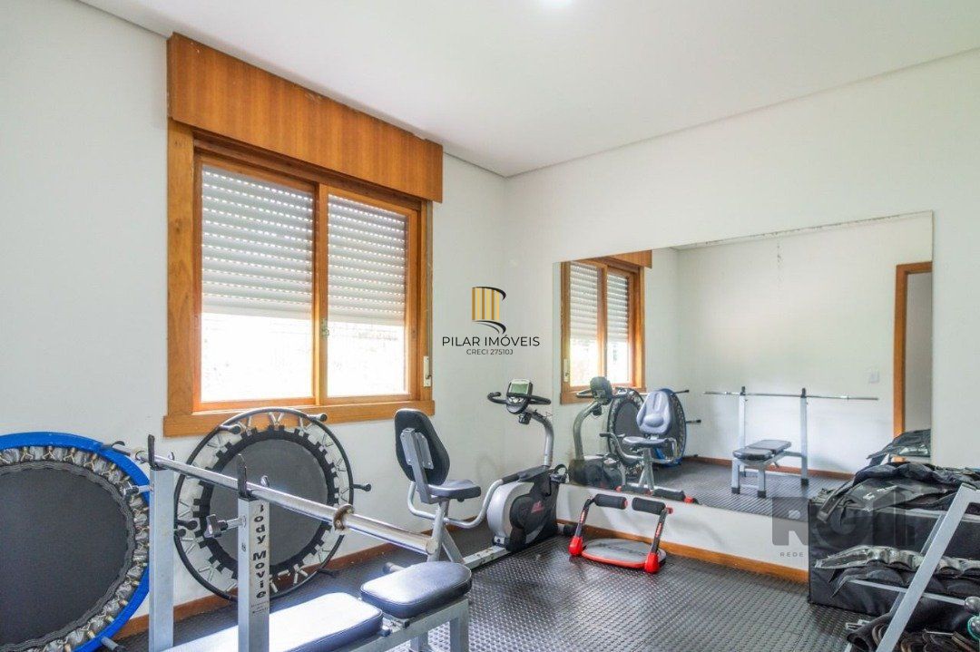 Ótimo apartamento, reformado , dois dormitórios e uma suíte, vaga escriturada.