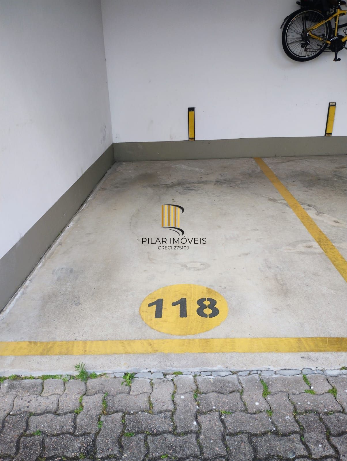 Apartamento 03 dormitórios, 01 suíte, 02 vagas individuais e cobertas, infraestrutura completa, Bairro Cristal