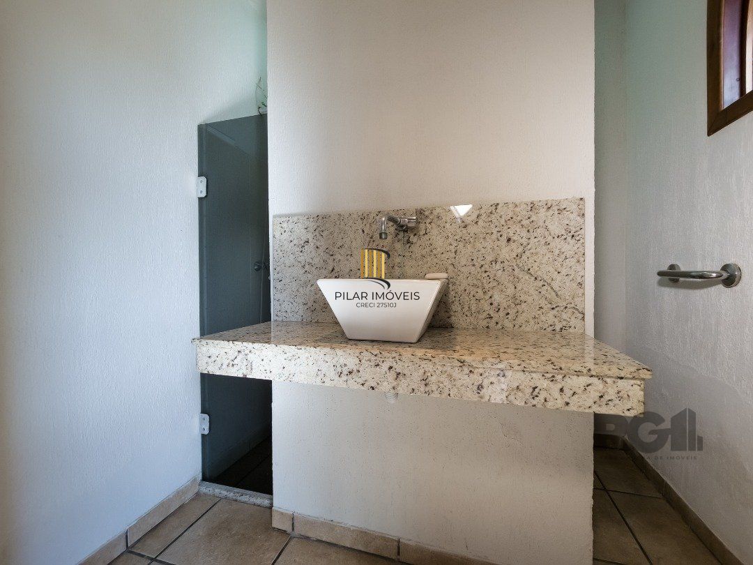 Casa 4 dormitórios no bairro Glória