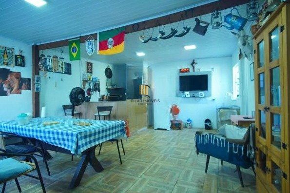 Casa espaçosa à venda no bairro Costa e Silva 4 dormitórios sendo 1 suíte.
