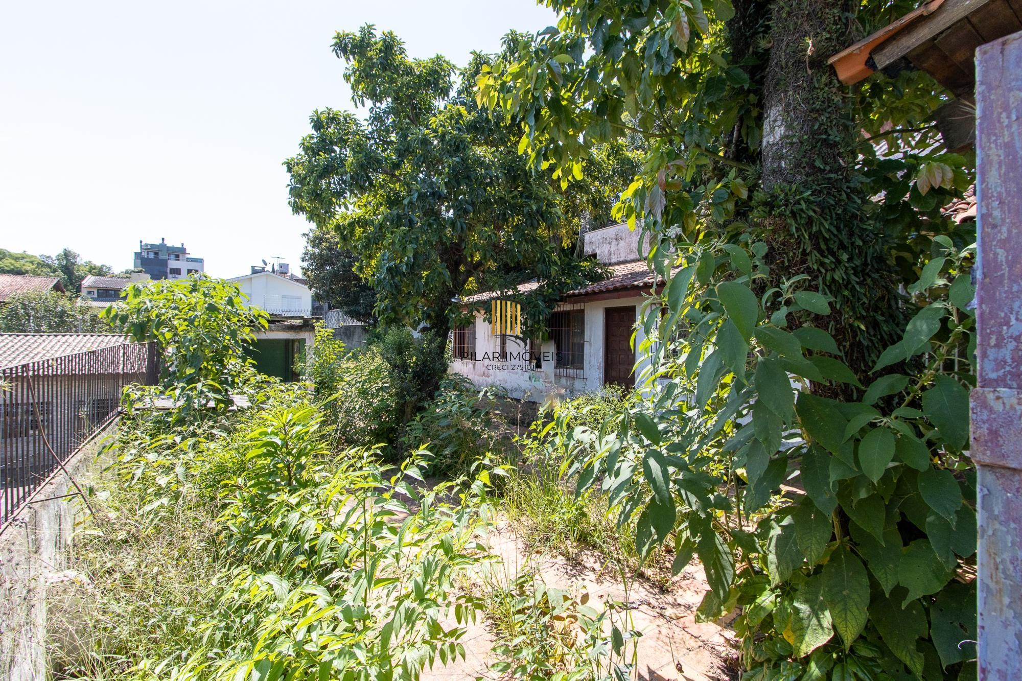 Casa para Venda - 320m², 3 dormitórios, sendo 1 suites, 4 vagas - Cristal