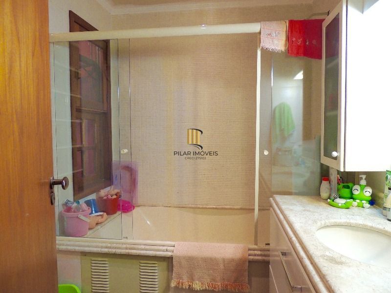 Casa para Venda com 3 dormitórios, sendo 2 suites e 3 vagas no bairro Belém Novo