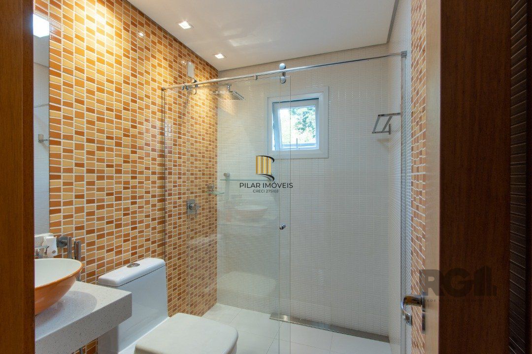 Casa com 5 suites com area privativa 714,00
