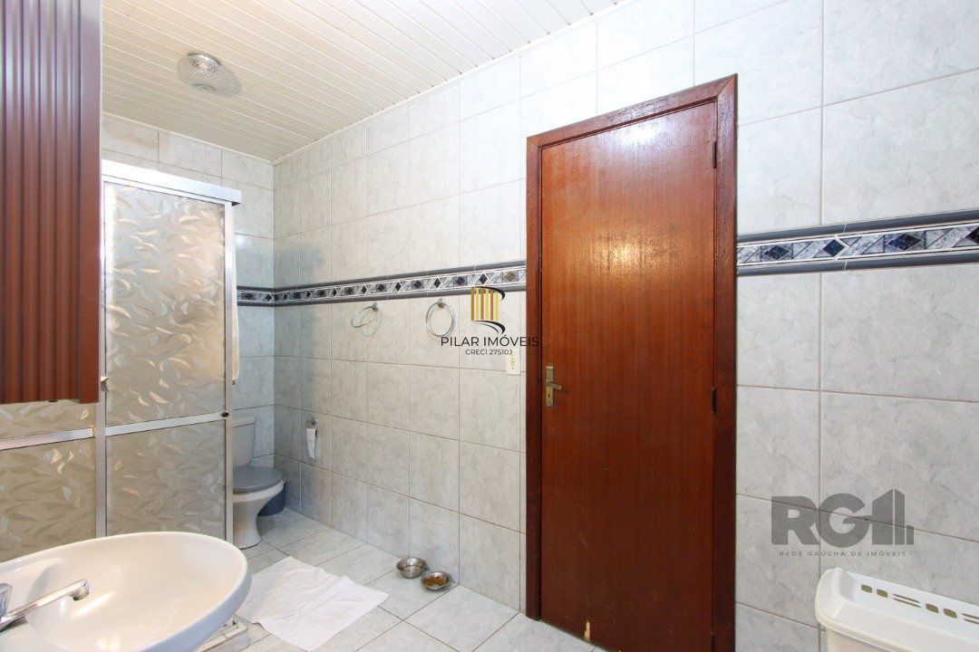 Excelente Casa Tipo Sobrado de alvenaria