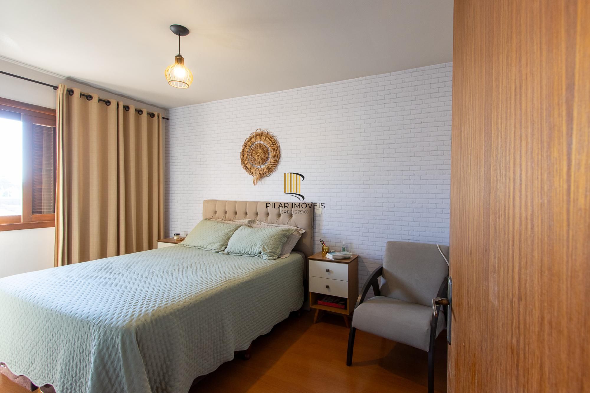 Casa em condomínio fechado, 104m² privativos, 2 quartos, 1 vaga, bairro Camaquã
