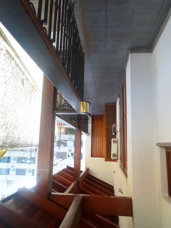 Casa para Venda - 400m², 6 dormitórios, sendo 2 suites, 5 vagas - Santo Antonio