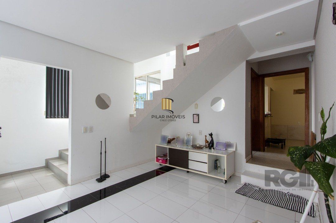 Casa, 5 dormitórios, sendo 1 suíte, 312m² privativos, 8 vagas - Bairro Vila Nova