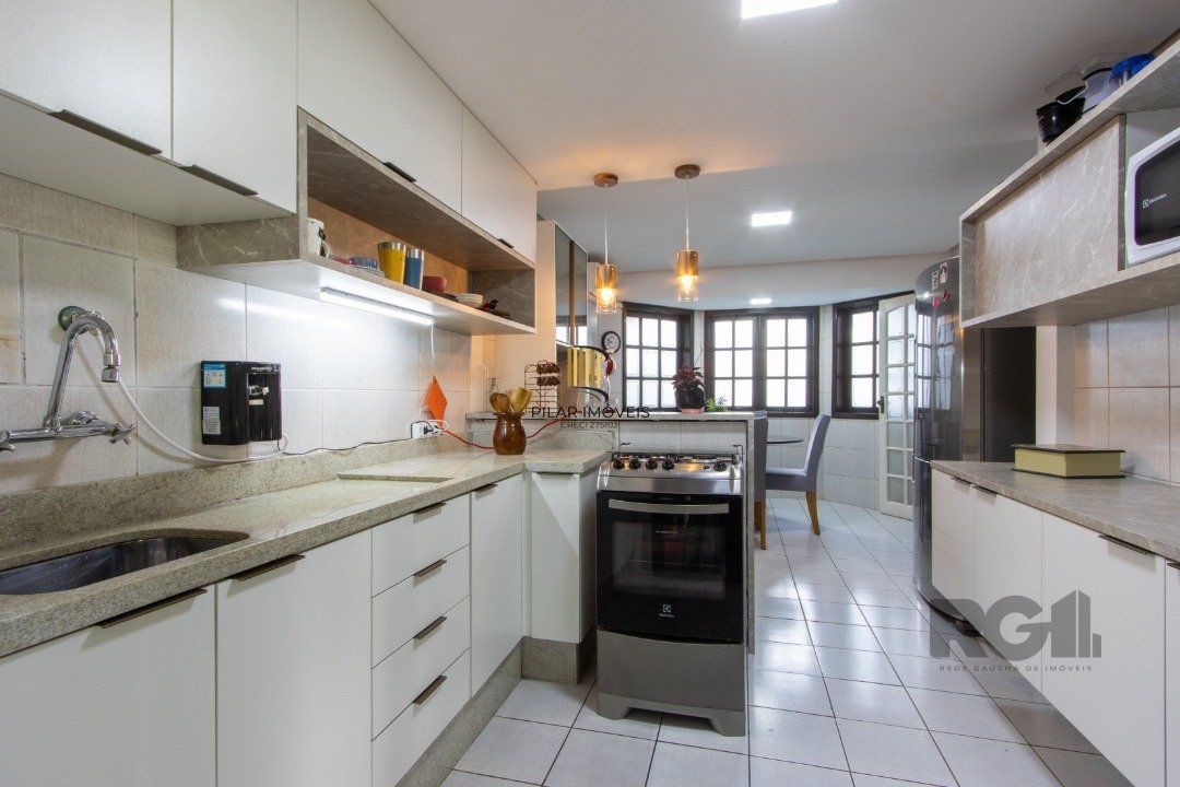 Casa 3 dormitórios no bairro Camaquã