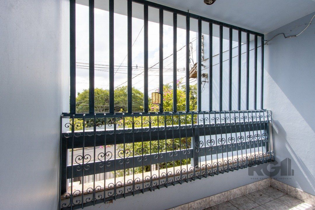 Casa 4 dormitórios no bairro Nonoai