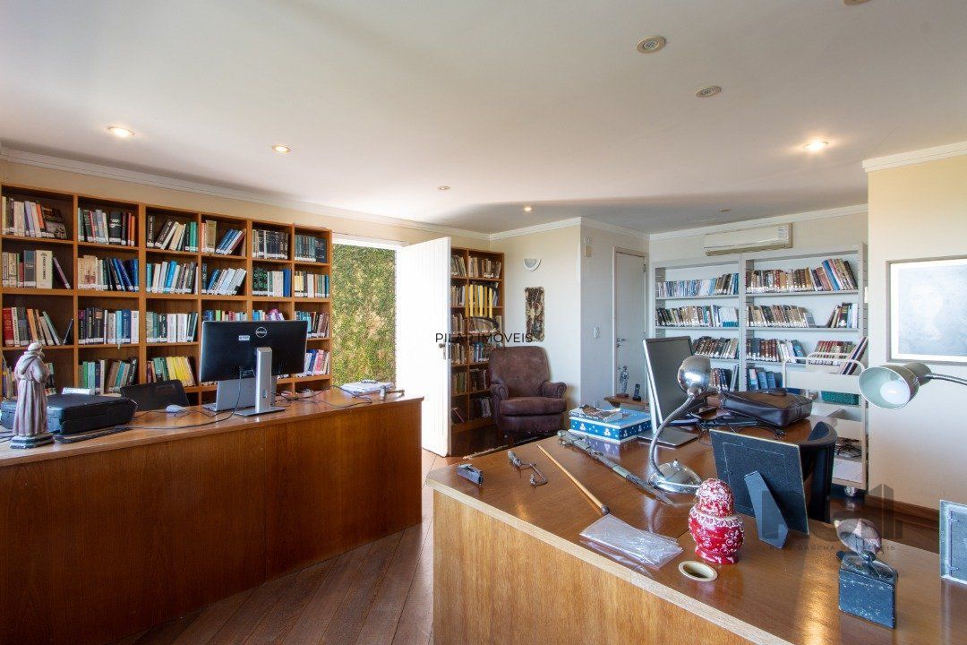 Casa deslumbrante vista do Guaiba, 3 dormitórios, sendo 1 suite master com closet e banheira de hidro com vista para o rio