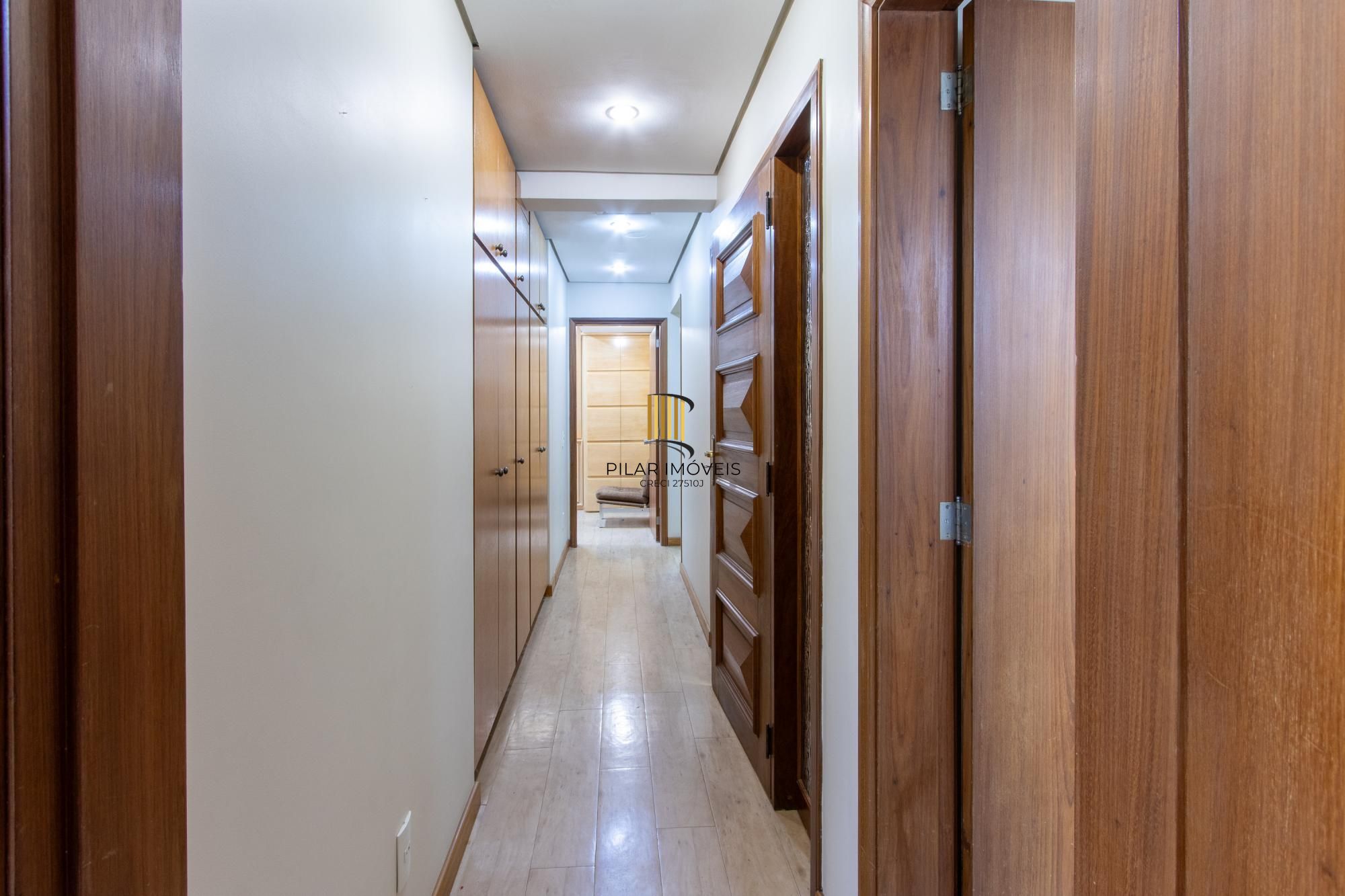 Conjunto comercial na Moinhos de Vento.