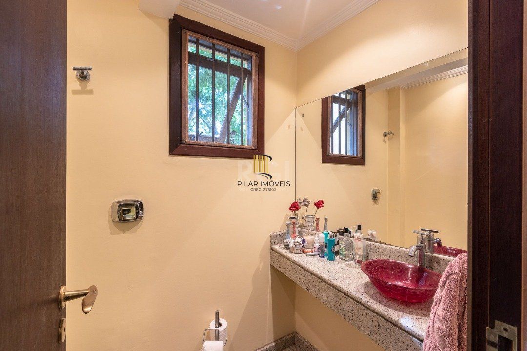 Casa para Venda - 308.25m², 3 dormitórios, sendo 1 suites, 5 vagas - Cristal