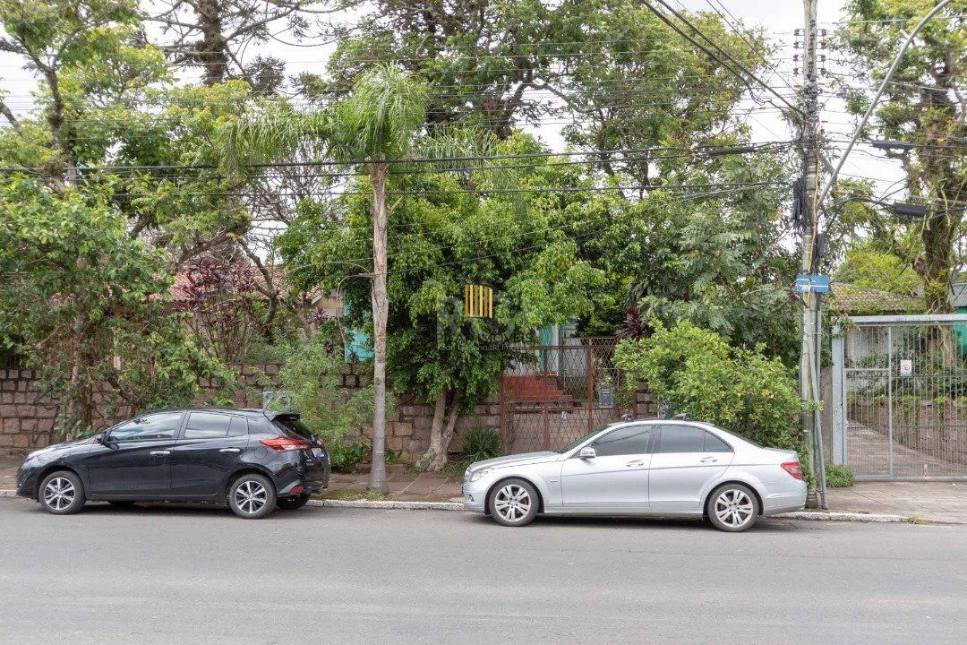 Casa para Venda - 200.81m², 4 dormitórios, sendo 1 suites, 5 vagas - Tristeza