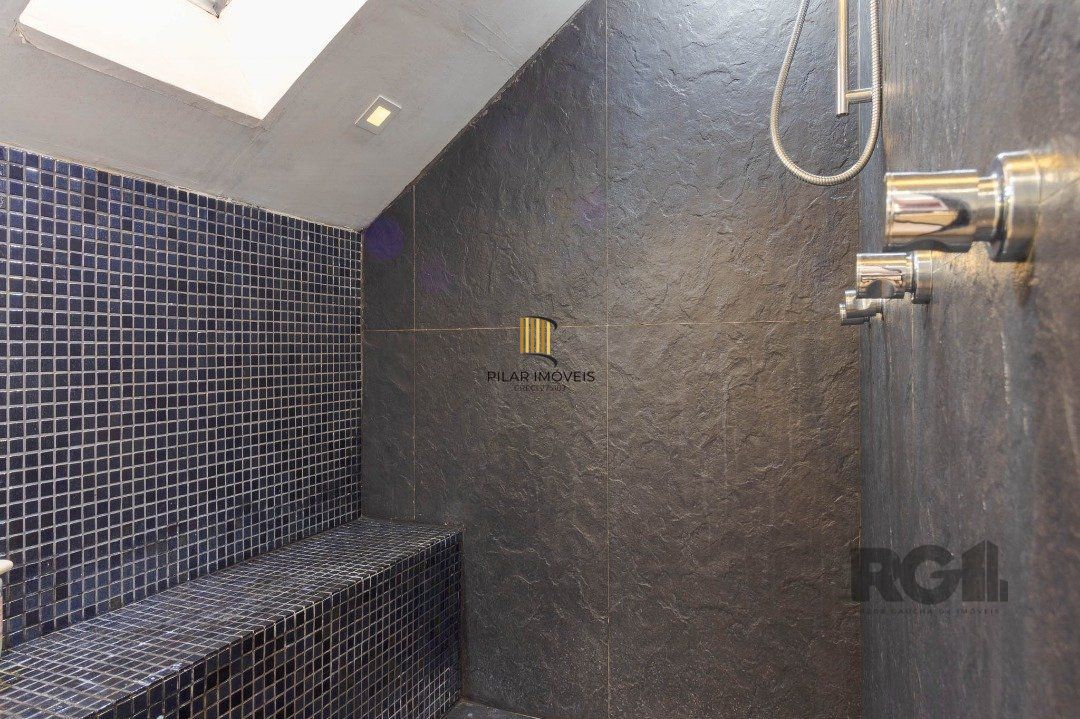 Casa em condomínio, 3 quartos, 1 suite, lareira, churrasqueira, 1 vaga - Bairro Tristeza