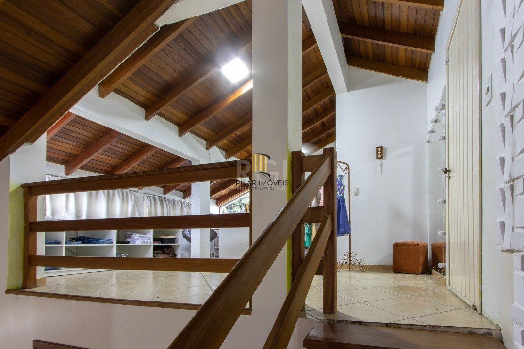 Casa 4 dormitórios no bairro Hípica